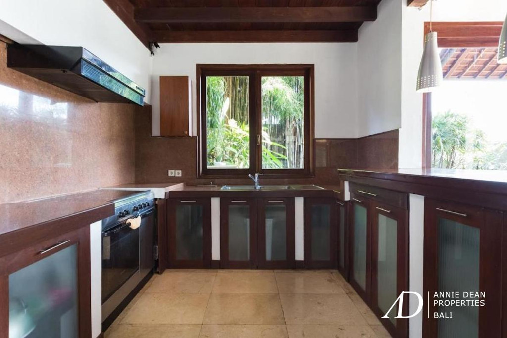 FREEHOLD TROPICAL DESIGN 5-BEDROOM IN BATU BOLONG CANGGU 