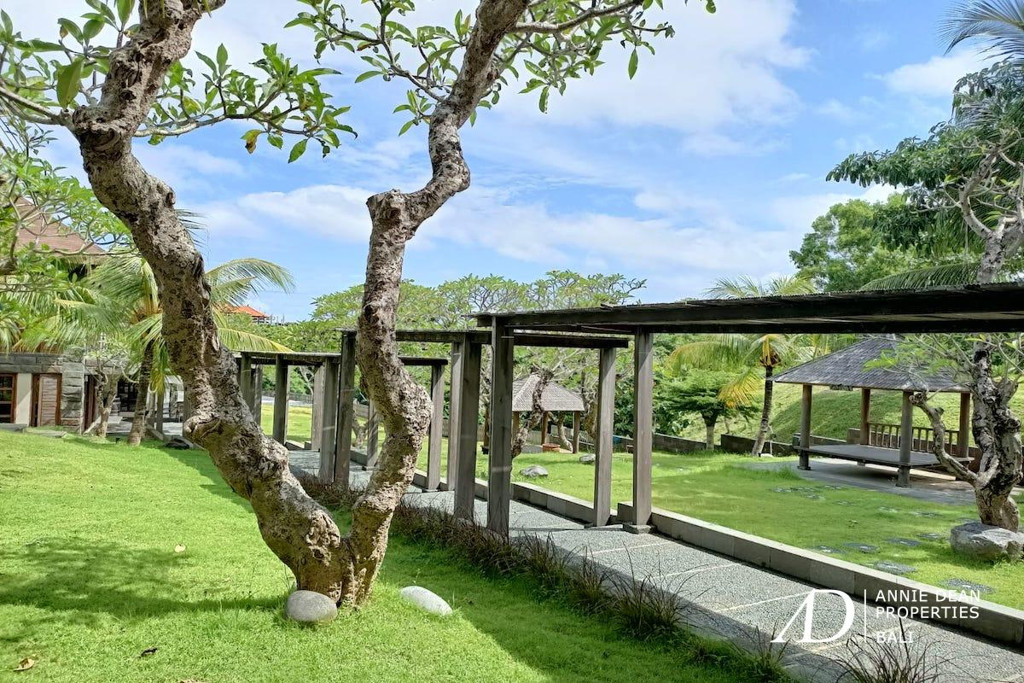   FREEHOLD | GOLF VIEW VILLA WITHIN PRIVATE ESTATE IN PECATU