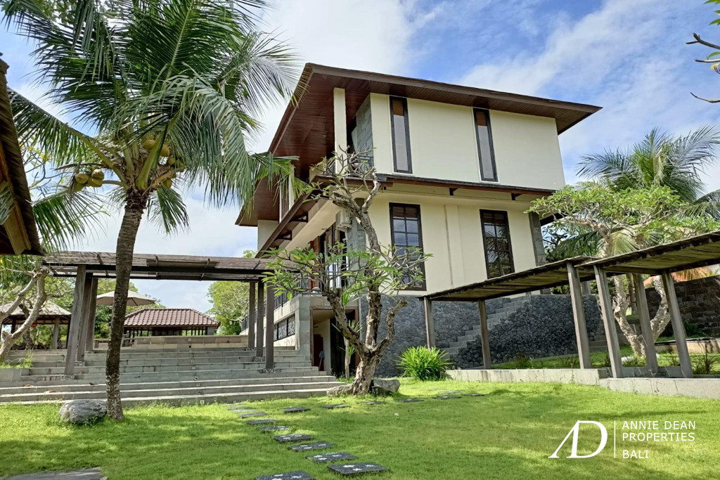   FREEHOLD | GOLF VIEW VILLA WITHIN PRIVATE ESTATE IN PECATU