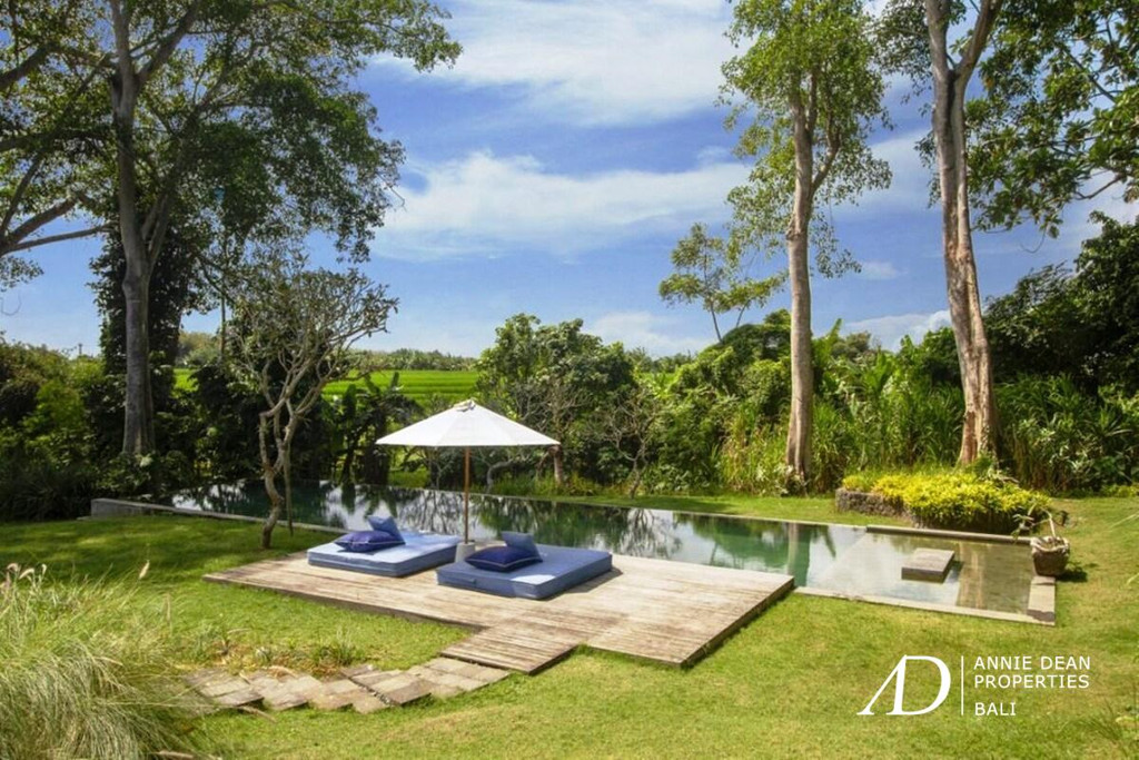 LEASEHOLD (14 YEARS) - LARGE 5-BEDROOM VILLA IN SESEH