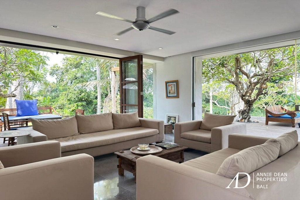LEASEHOLD (14 YEARS) - LARGE 5-BEDROOM VILLA IN SESEH