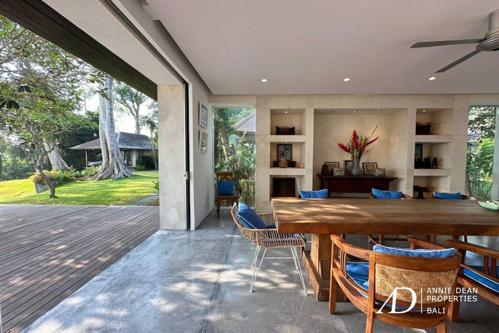 LEASEHOLD (14 YEARS) - LARGE 5-BEDROOM VILLA IN SESEH