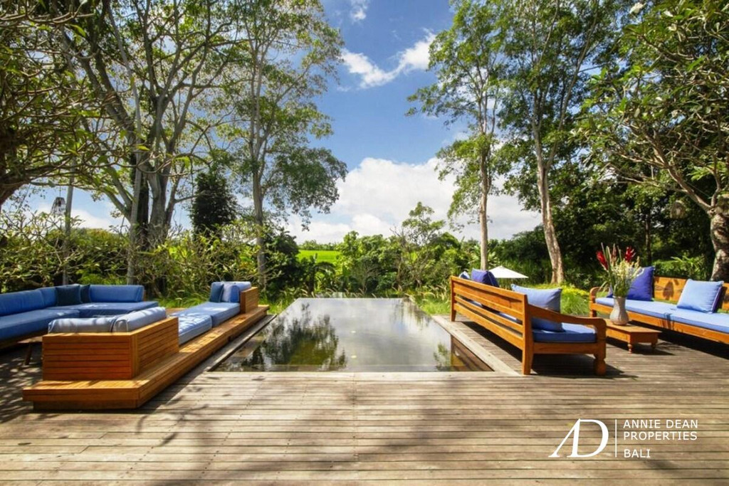 LEASEHOLD (14 YEARS) - LARGE 5-BEDROOM VILLA IN SESEH