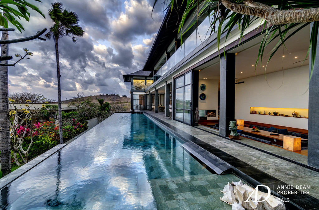 FREEHOLD LUXURIOUS CLIFF-TOP RESIDENCE WITH OCEAN VIEWS IN PANDAWA