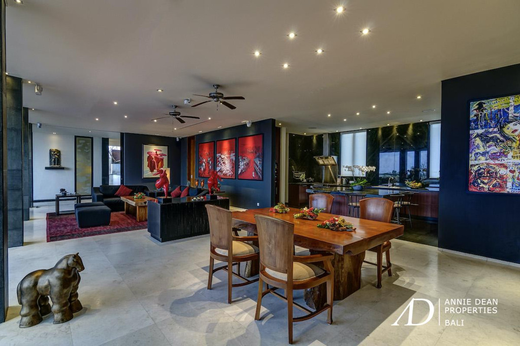 FREEHOLD LUXURIOUS CLIFF-TOP RESIDENCE WITH OCEAN VIEWS IN PANDAWA