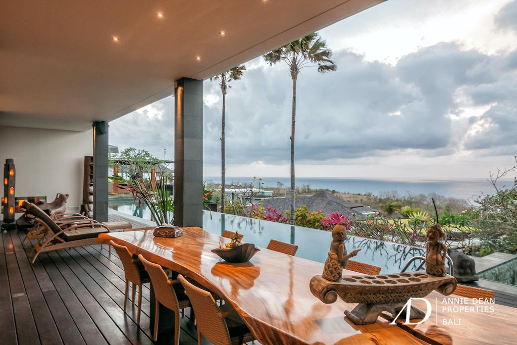 FREEHOLD LUXURIOUS CLIFF-TOP RESIDENCE WITH OCEAN VIEWS IN PANDAWA