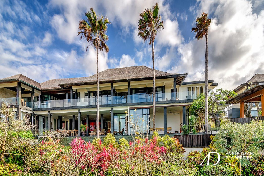 FREEHOLD LUXURIOUS CLIFF-TOP RESIDENCE WITH OCEAN VIEWS IN PANDAWA