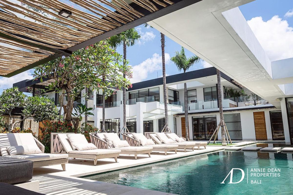 FREEHOLD | ULTRA MODERN LUXURY VILLA IN TUMBAK BAYUH