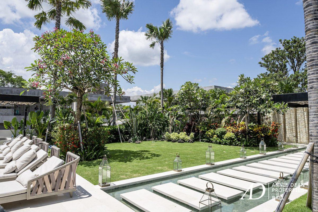 FREEHOLD | ULTRA MODERN LUXURY VILLA IN TUMBAK BAYUH