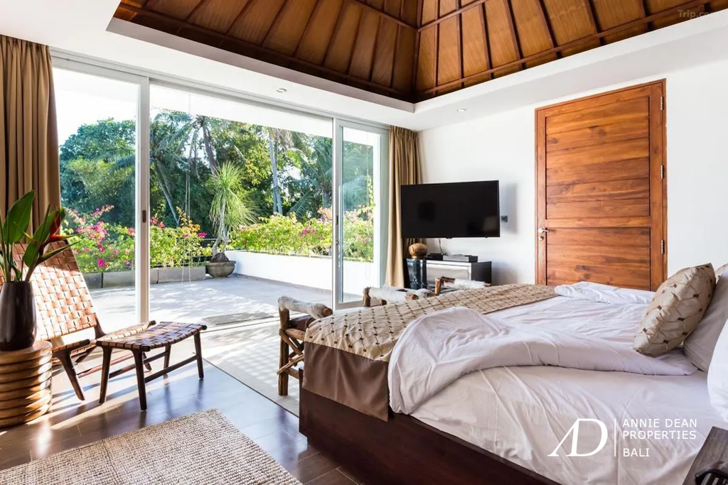 FREEHOLD 6-BEDROOM MODERN VILLA IN TUMBAK BAYUH