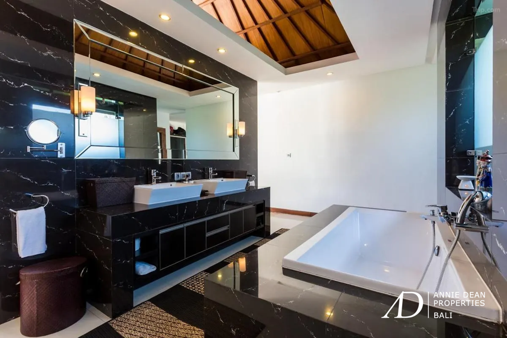 FREEHOLD 6-BEDROOM MODERN VILLA IN TUMBAK BAYUH