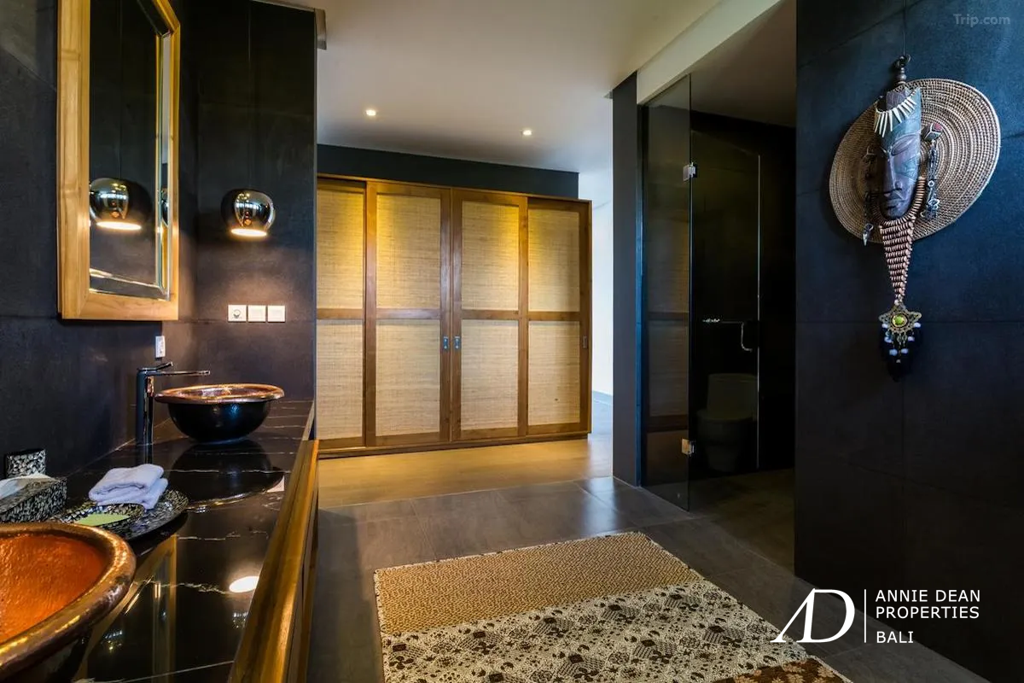 FREEHOLD 6-BEDROOM MODERN VILLA IN TUMBAK BAYUH