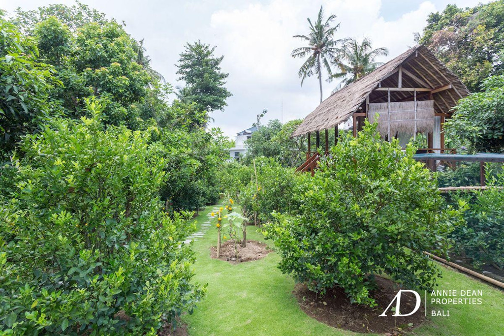 FREEHOLD 6-BEDROOM MODERN VILLA IN TUMBAK BAYUH