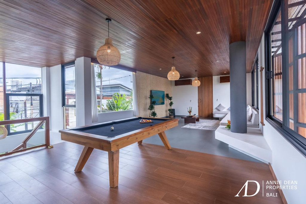 FREEHOLD/LEASEHOLD 4-BEDROOM LUXURY VILLA IN BERAWA-NEAR THE BEACH