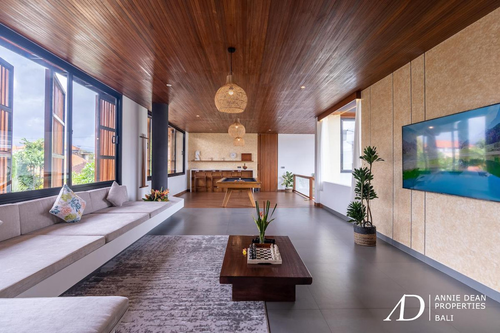 FREEHOLD/LEASEHOLD 4-BEDROOM LUXURY VILLA IN BERAWA-NEAR THE BEACH