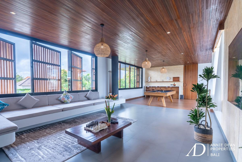 FREEHOLD/LEASEHOLD 4-BEDROOM LUXURY VILLA IN BERAWA-NEAR THE BEACH