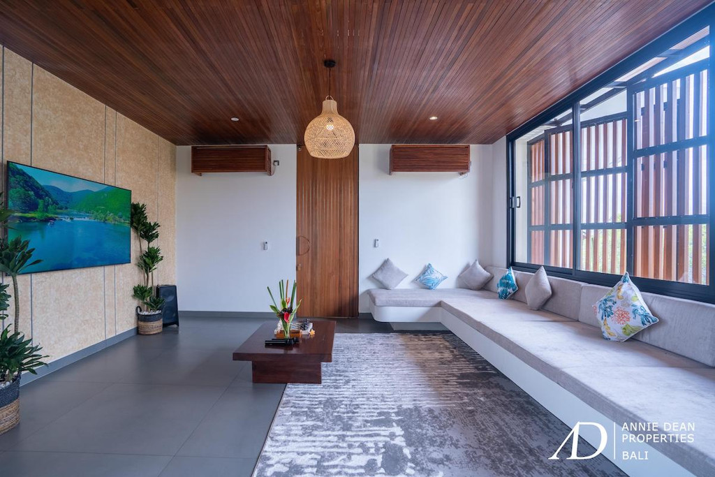 FREEHOLD/LEASEHOLD 4-BEDROOM LUXURY VILLA IN BERAWA-NEAR THE BEACH