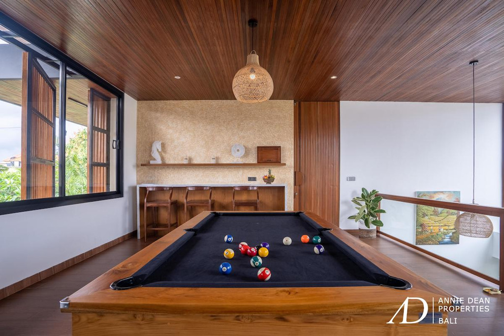 FREEHOLD/LEASEHOLD 4-BEDROOM LUXURY VILLA IN BERAWA-NEAR THE BEACH