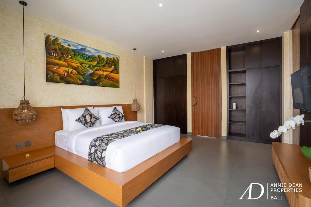 FREEHOLD/LEASEHOLD 4-BEDROOM LUXURY VILLA IN BERAWA-NEAR THE BEACH