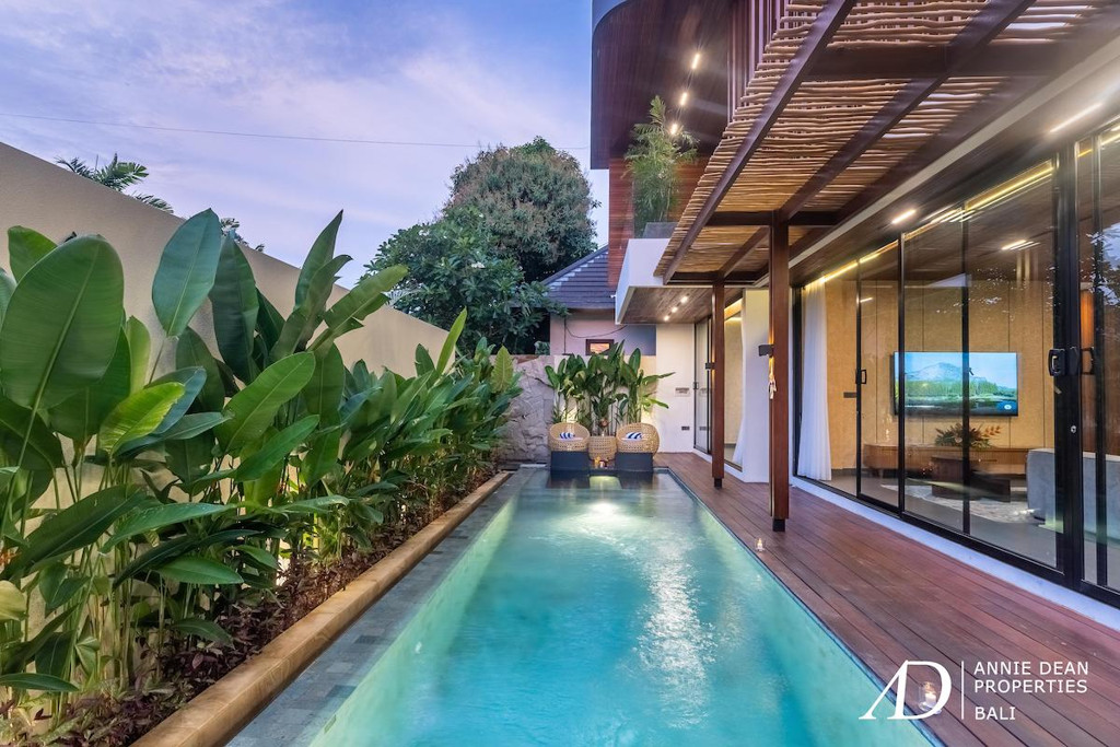 FREEHOLD/LEASEHOLD 4-BEDROOM LUXURY VILLA IN BERAWA-NEAR THE BEACH