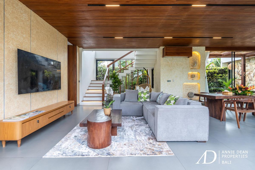 FREEHOLD/LEASEHOLD 4-BEDROOM LUXURY VILLA IN BERAWA-NEAR THE BEACH