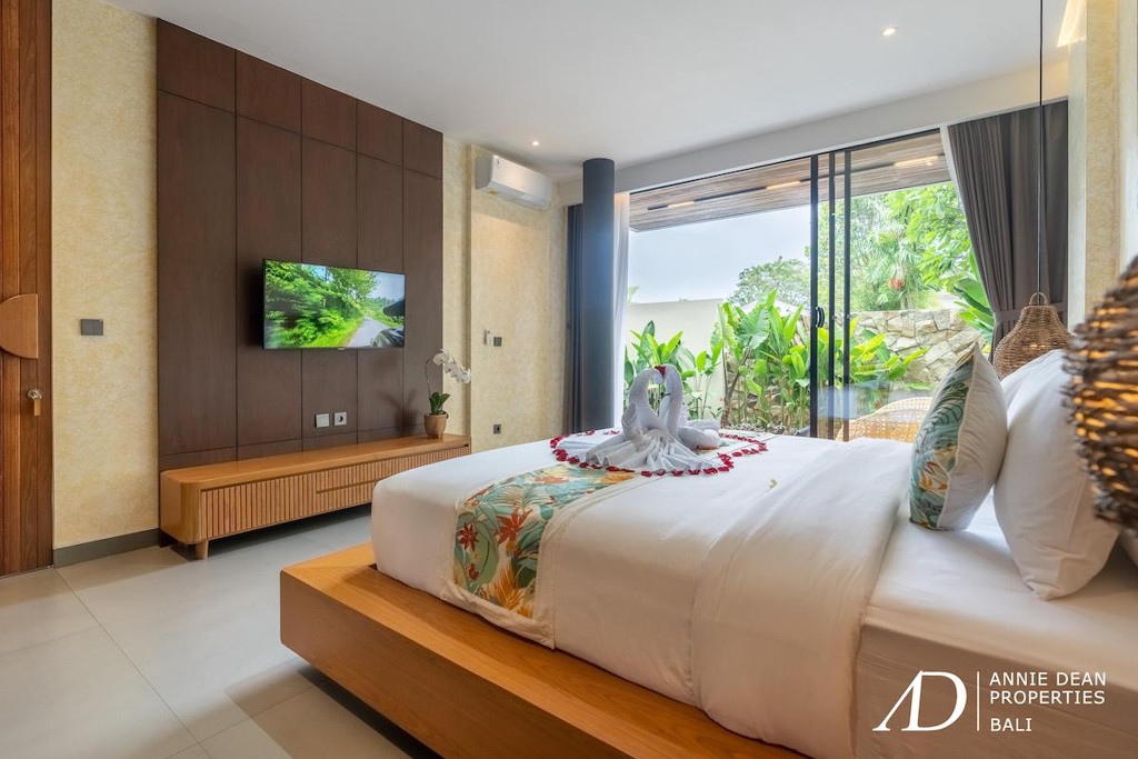 FREEHOLD/LEASEHOLD 4-BEDROOM LUXURY VILLA IN BERAWA-NEAR THE BEACH