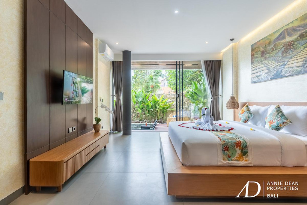 FREEHOLD/LEASEHOLD 4-BEDROOM LUXURY VILLA IN BERAWA-NEAR THE BEACH