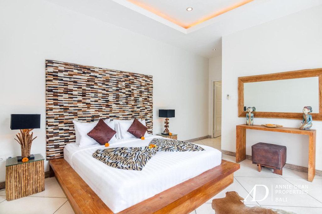 LEASEHOLD | FULLY LICENSED VILLA | PRIME SEMINYAK LOCATION