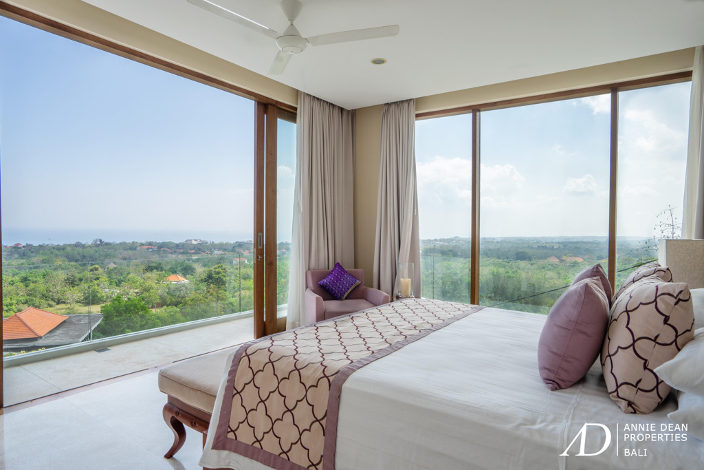 FREEHOLD 3-BED VILLA IN ULUWATU OFFER A STUNNING VIEWS