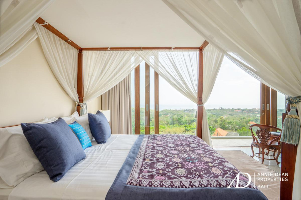 FREEHOLD 3-BED VILLA IN ULUWATU OFFER A STUNNING VIEWS