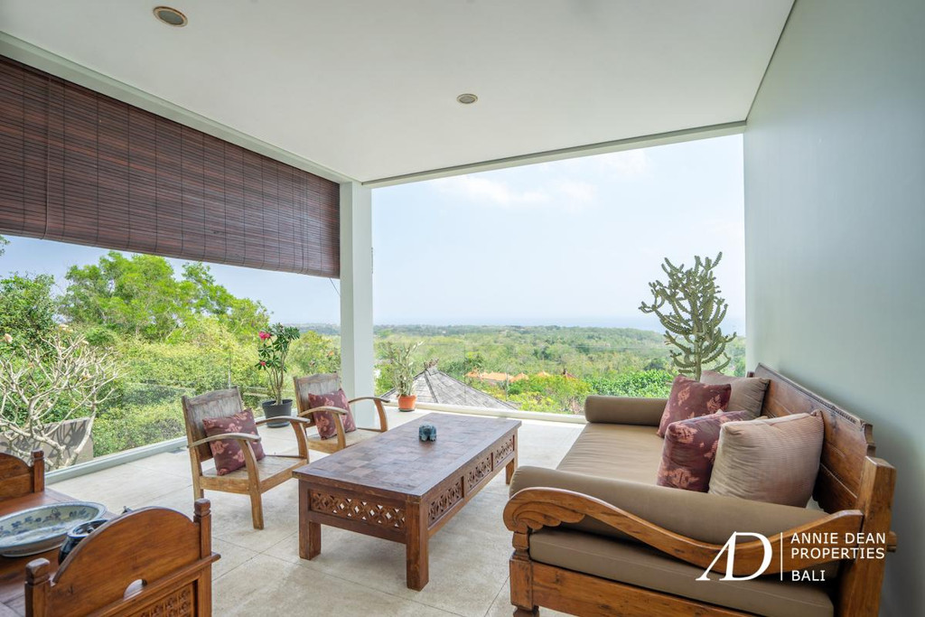 FREEHOLD 3-BED VILLA IN ULUWATU OFFER A STUNNING VIEWS