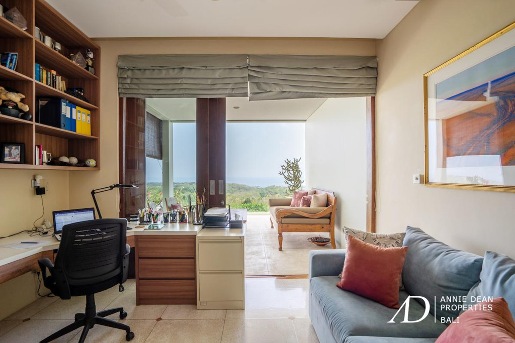 FREEHOLD 3-BED VILLA IN ULUWATU OFFER A STUNNING VIEWS