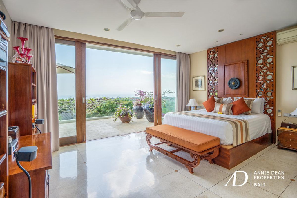 FREEHOLD 3-BED VILLA IN ULUWATU OFFER A STUNNING VIEWS