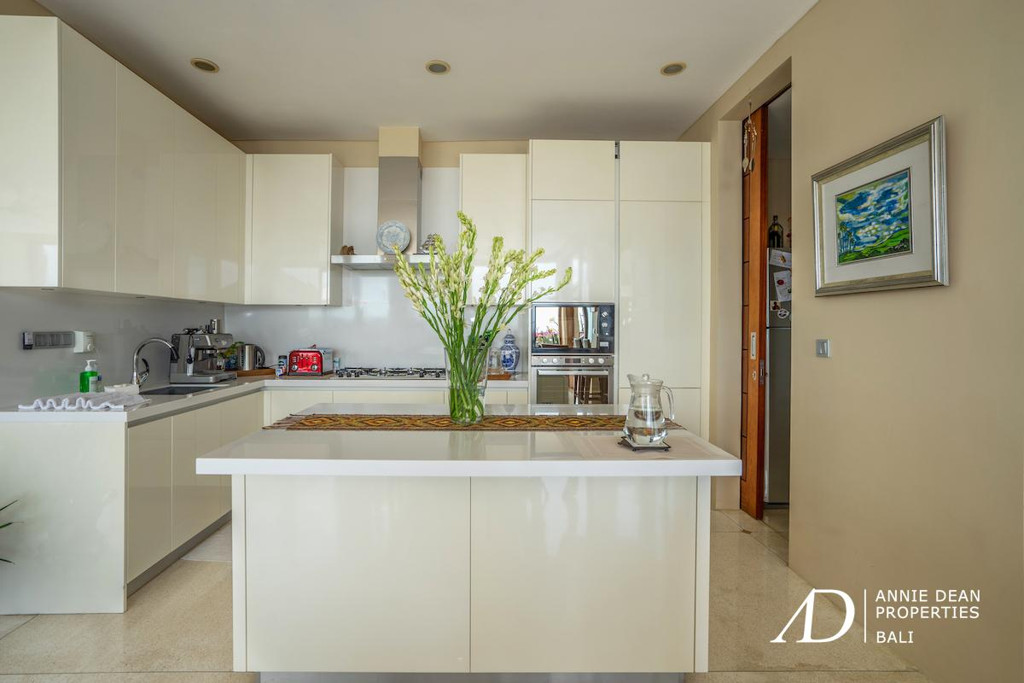 FREEHOLD 3-BED VILLA IN ULUWATU OFFER A STUNNING VIEWS