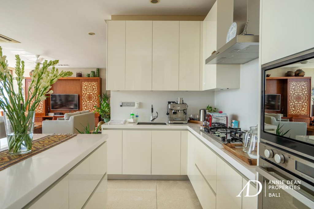 FREEHOLD 3-BED VILLA IN ULUWATU OFFER A STUNNING VIEWS