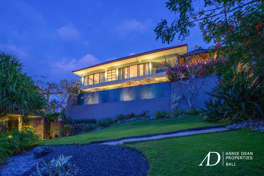 FREEHOLD 3-BED VILLA IN ULUWATU OFFER A STUNNING VIEWS