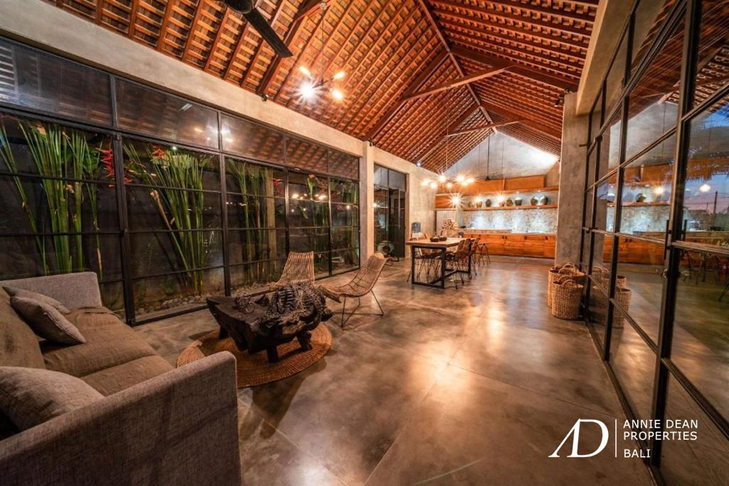 LEASEHOLD | MODERN TROPICAL VILLA WITH LUXURY DESIGN IN PRIME CANGGU