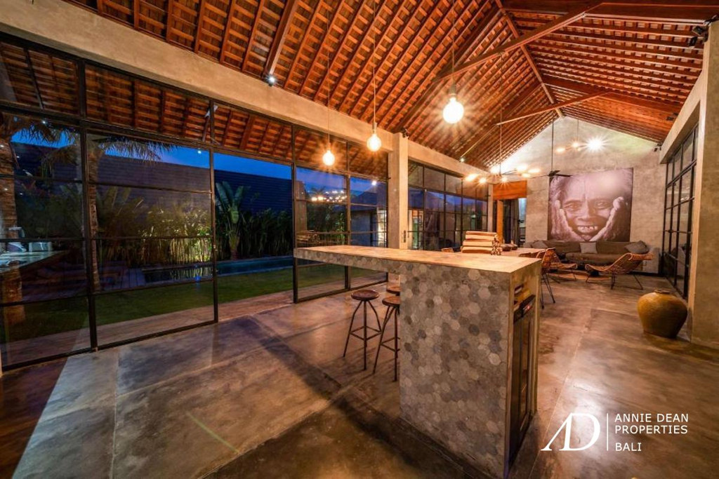 LEASEHOLD | MODERN TROPICAL VILLA WITH LUXURY DESIGN IN PRIME CANGGU
