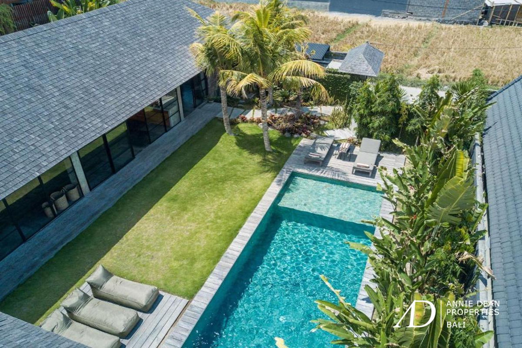 LEASEHOLD | MODERN TROPICAL VILLA WITH LUXURY DESIGN IN PRIME CANGGU