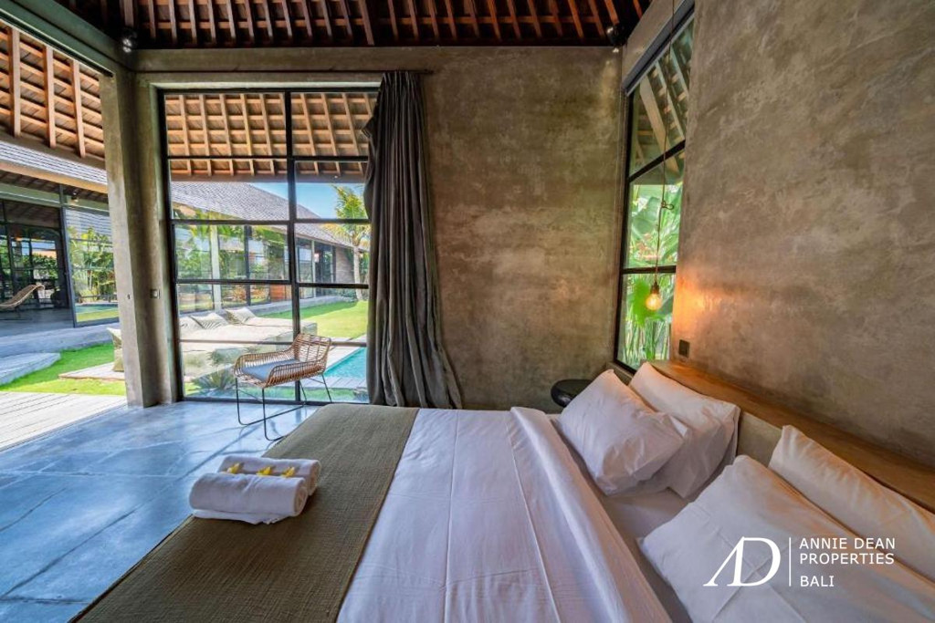 LEASEHOLD | MODERN TROPICAL VILLA WITH LUXURY DESIGN IN PRIME CANGGU