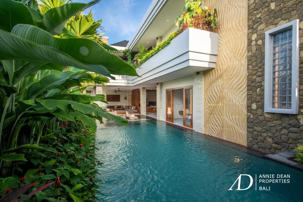 FREEHOLD | MODERN TROPICAL DESIGN 3-BEDROOM VILLA IN JIMBARAN