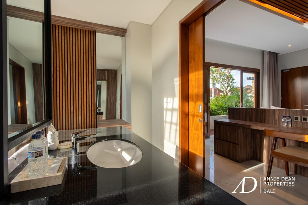 FREEHOLD | MODERN TROPICAL DESIGN 3-BEDROOM VILLA IN JIMBARAN