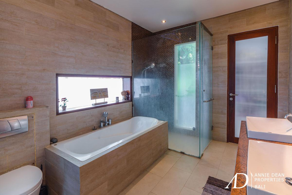 FREEHOLD VILLA CLOSE TO AN AUSTRALIAN INTERNATIONAL SCHOOL