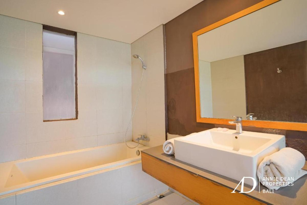 LEASEHOLD 25-BEDROOM SUITE COMPLEX IN KEROBOKAN