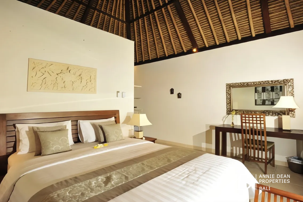 LEASEHOLD BEACHFRONT DIVE RESORT IN TULAMBEN, EAST BALI