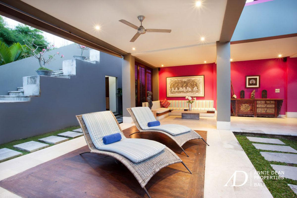 FREEHOLD | COMPLEX VILLA 100 M FROM THE BEACH IN BATU BELIG