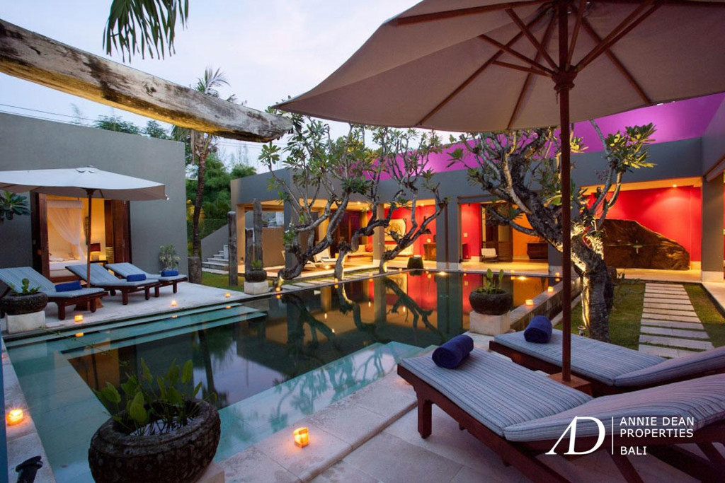 FREEHOLD | COMPLEX VILLA 100 M FROM THE BEACH IN BATU BELIG