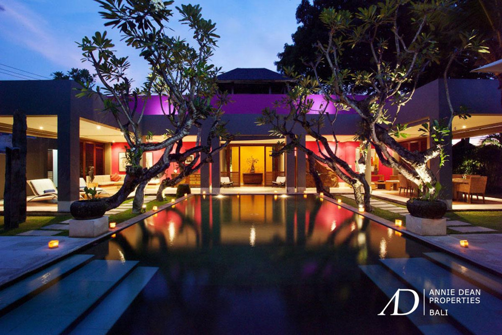 FREEHOLD | COMPLEX VILLA 100 M FROM THE BEACH IN BATU BELIG