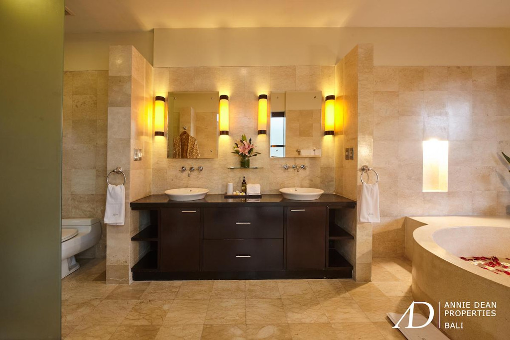 FREEHOLD | MODERN VILLA IN SECURE LUXURY ESTATE - JIMBARAN