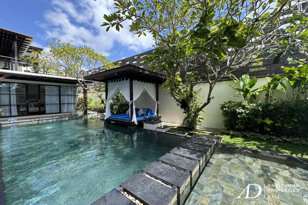 FREEHOLD | MODERN VILLA IN SECURE LUXURY ESTATE - JIMBARAN